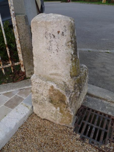 chasse roue ancien pierre calcaire