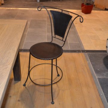 Chaise fer forge et cuir