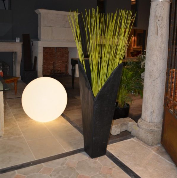 Vase en ardoise noire