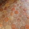 Tomette ancienne hexagonale en terre cuite