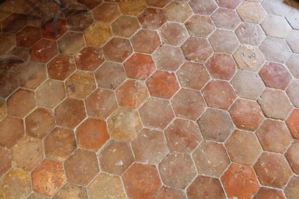 Tomette ancienne hexagonale en terre cuite