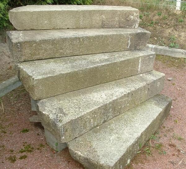 escalier ancien en granit