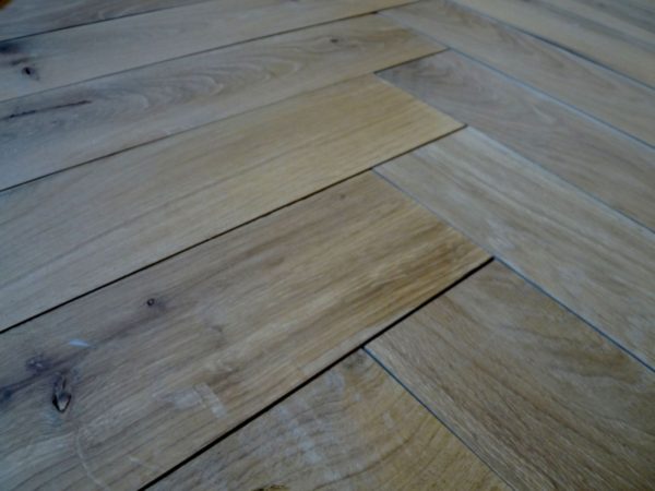 Parquet ancien en format bâton rompu