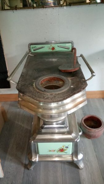 Cuisinière à charbon ancienne