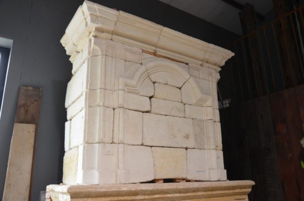 trumeau de cheminée ancienne en pierre