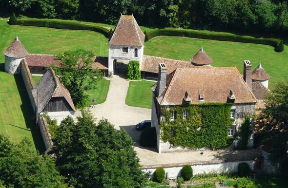 Maison avec des Vieilles Tuiles anciennes plates en terre cuite