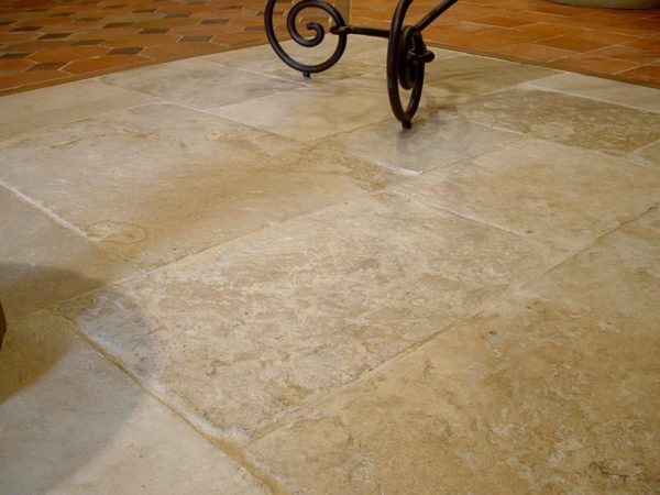 dalle type bourgogne dans notre showroom de caen