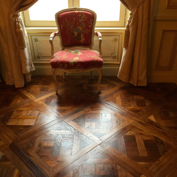 Réalisation en parquet Versailles ciré