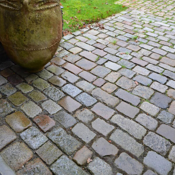 Réalisation avec pavés anciens en granit