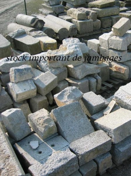 Stock d'angle de pierre granit