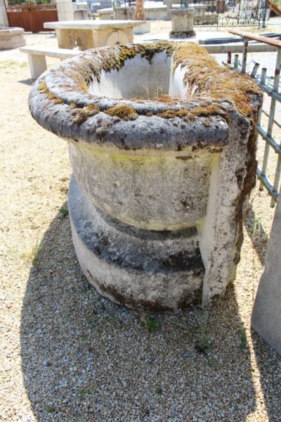 Bac de fontaine en pierre
