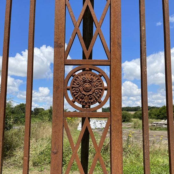 détail médaillon grilles anciennes