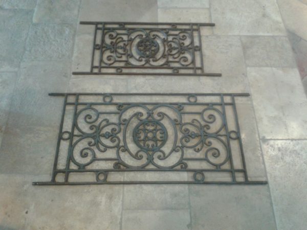 appui de fenêtre ancien en fonte