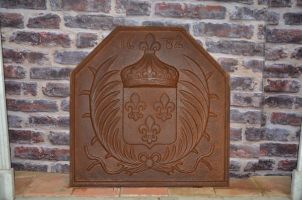 plaque de cheminée en fonte ancienne pour intérieur