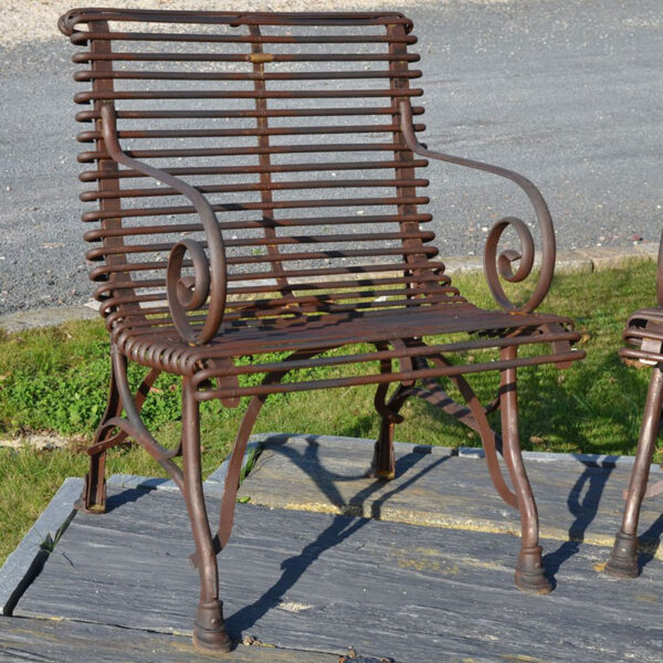 fauteuil de couleur rouille