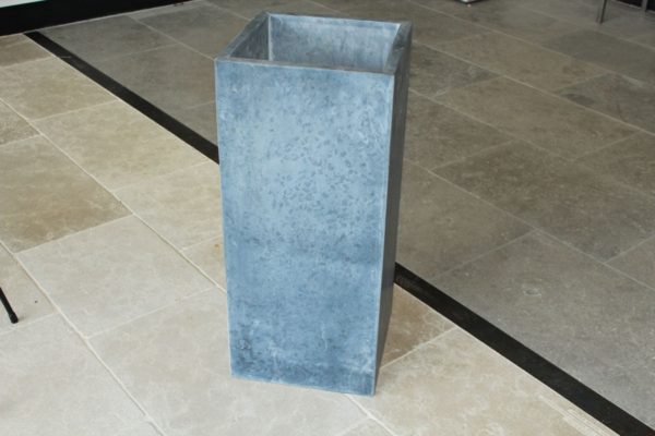 Pot à fleur en pierre bleue
