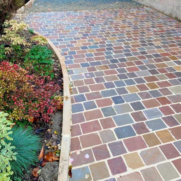 pavé multicolor en pierre naturelle