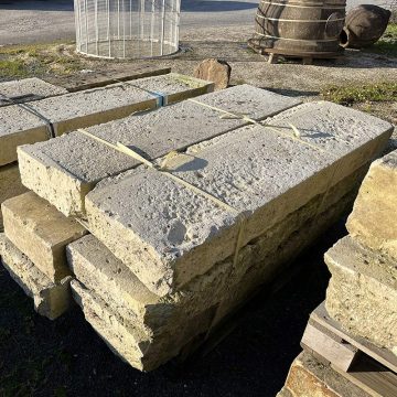Marche de récupération en pierre
