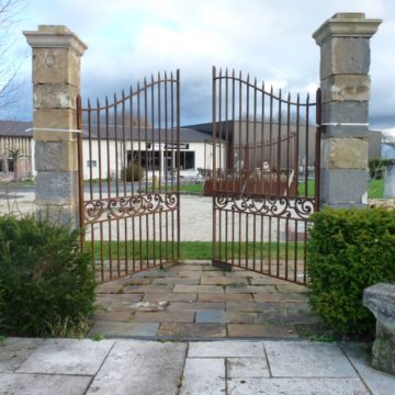 Portail fer forgé ancien