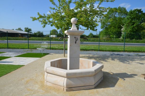 Fontaine de jardin en pierre naturelle