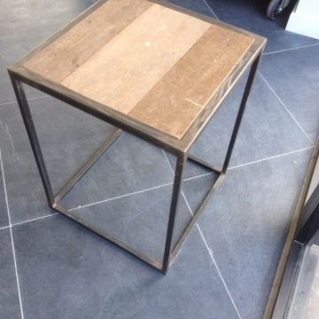 Table de chevet en fer forgé et plateau bois