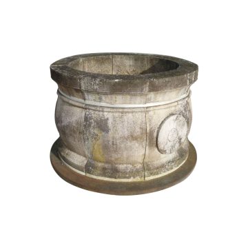 Puits ancien en pierre