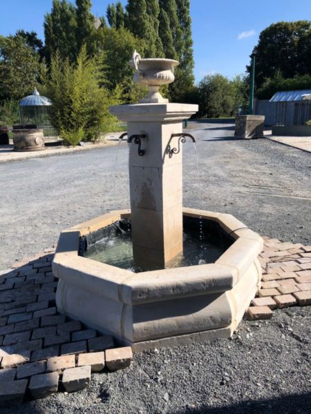 fontaine en pierre naturelle pour le jardin
