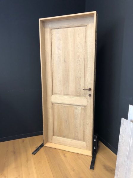 Porte en bois simple en chêne