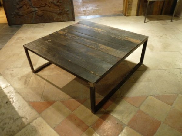 table basse sombre pour salon bois