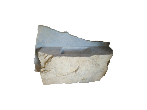 évier taillé dans une pierre calcaire