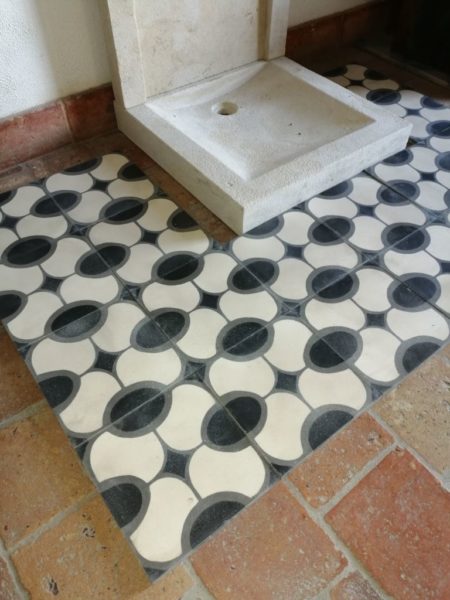 carreaux de ciment au motif ovale ancien