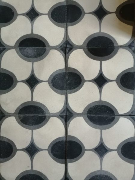 carreaux de ciment au motif ovale des années 70