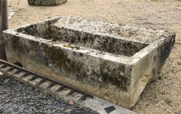 vieux lavoir de récupération de grande taille