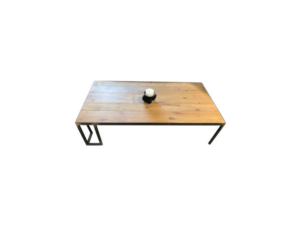 table basse moderne avec plateau en chêne