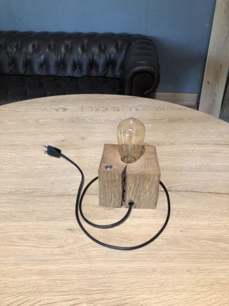 lampe sur base de chêne avec filament