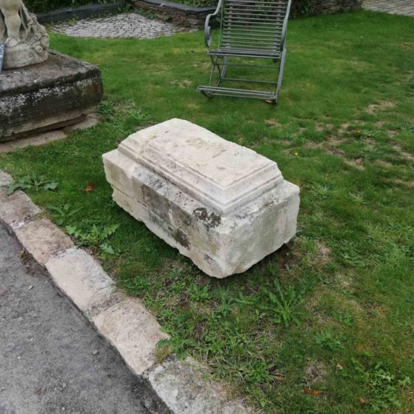 socle blanc ancien