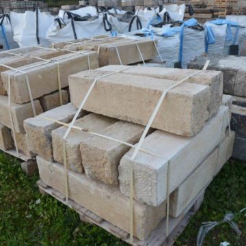 Lot de bordures anciennes beige