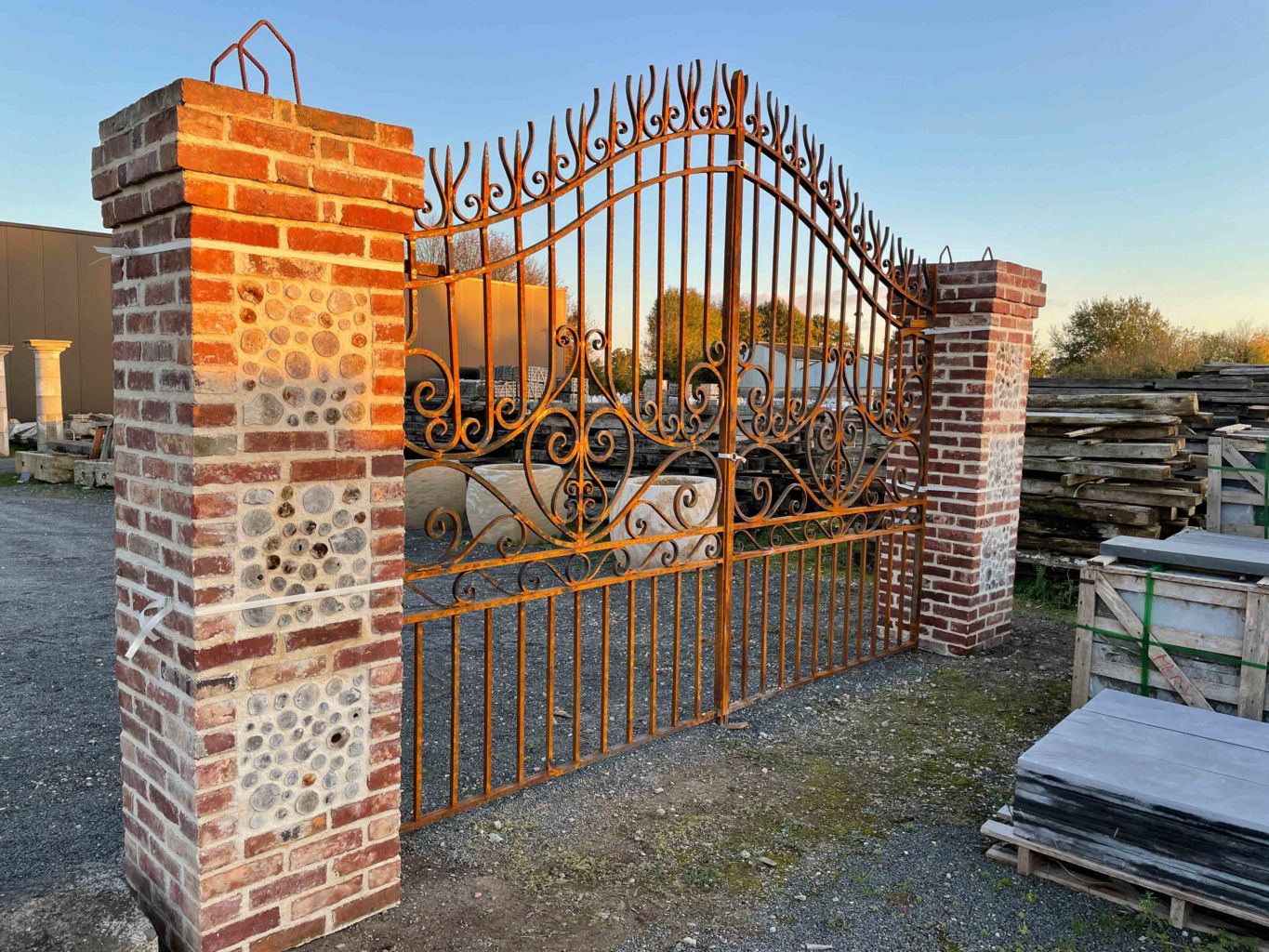Portail neuf en fer forgé - Style ancien | BCA Materiaux Anciens