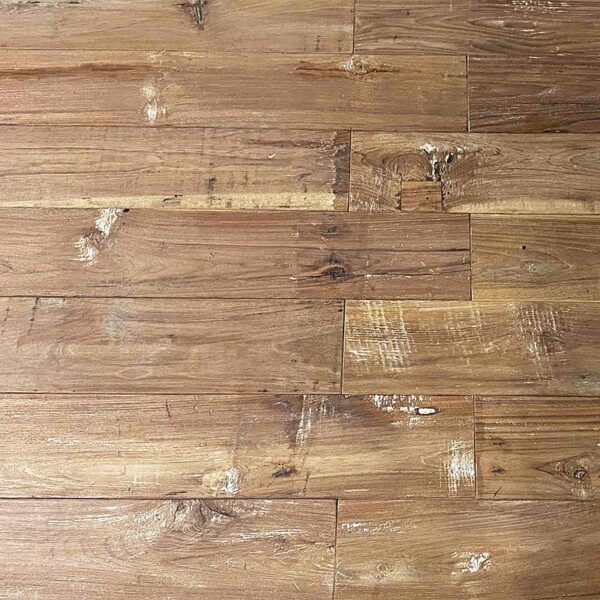 peinture blanche sur parquet en teck