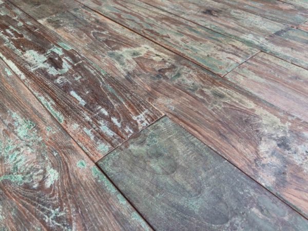 Détails de couleur vert du parquet en teck