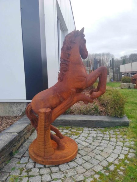 cheval en fonte reproduction neuve