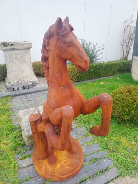 statue d'un cheval cabré de réédition