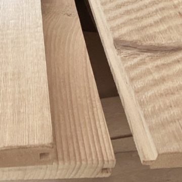 Rainures et languettes des planches en sapin
