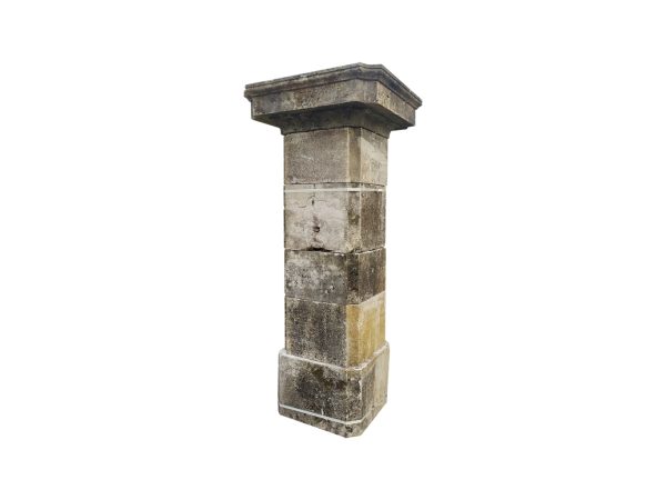colonne en pierre ancienne