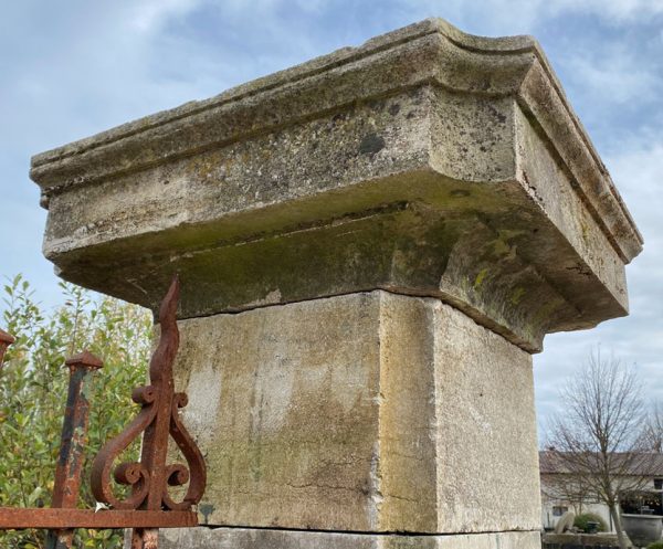 Tête de la colonne au sommet