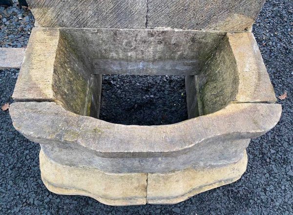Intérieur du bac de la fontaine