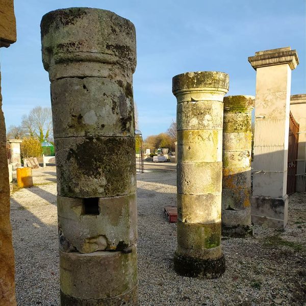Trois colonne rondes anciennes