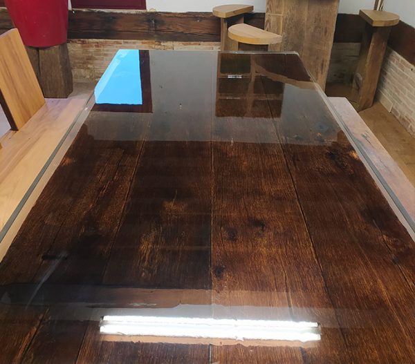 Surface de la table ancienne en epoxy