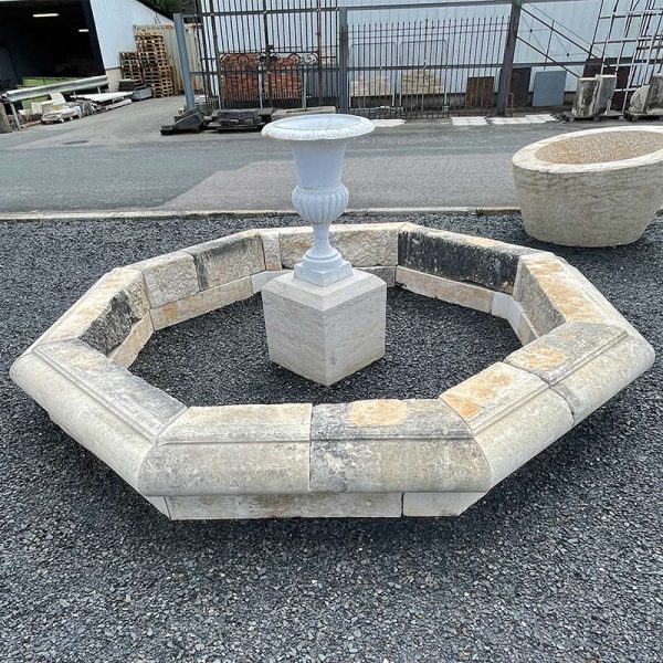 Bassin octogonal avec vase