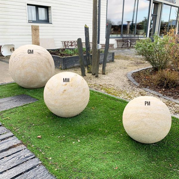 Trois modèles de boules décoratives